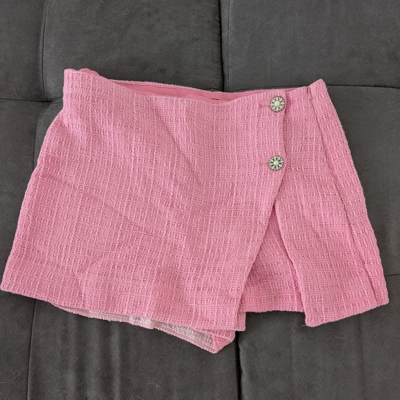 Zara Textured Pink Skort with Button Detail - Picture 1 of 3